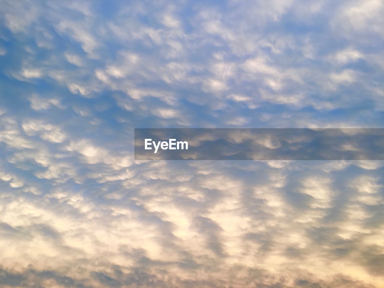 LOW ANGLE VIEW OF CLOUDY SKY