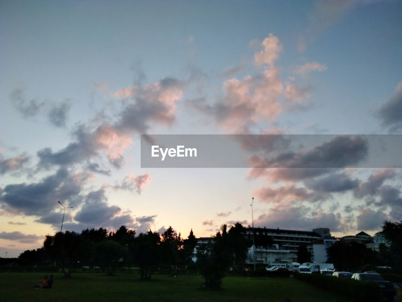 SILHOUETTE BUILDINGS AGAINST SKY AT SUNSET