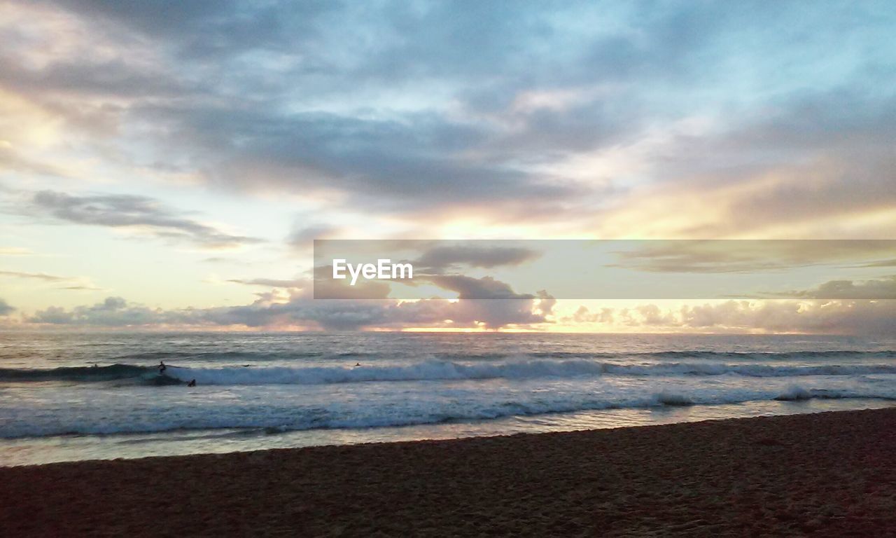 SCENIC VIEW OF SEA AT SUNSET