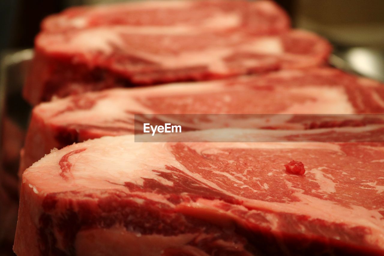 CLOSE-UP OF MEAT IN TRAY