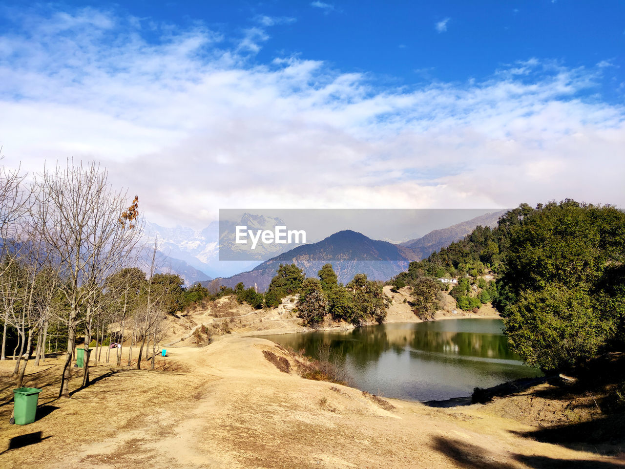 SCENIC VIEW OF LAKE BY MOUNTAINS AGAINST SKY