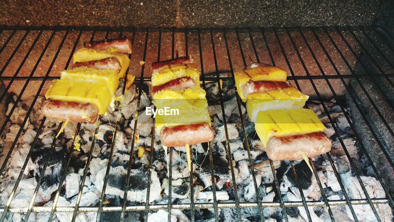 CLOSE-UP OF MEAT ON TABLE