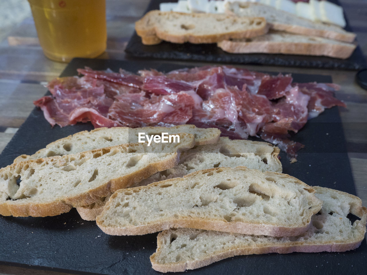 CLOSE-UP OF BREAD