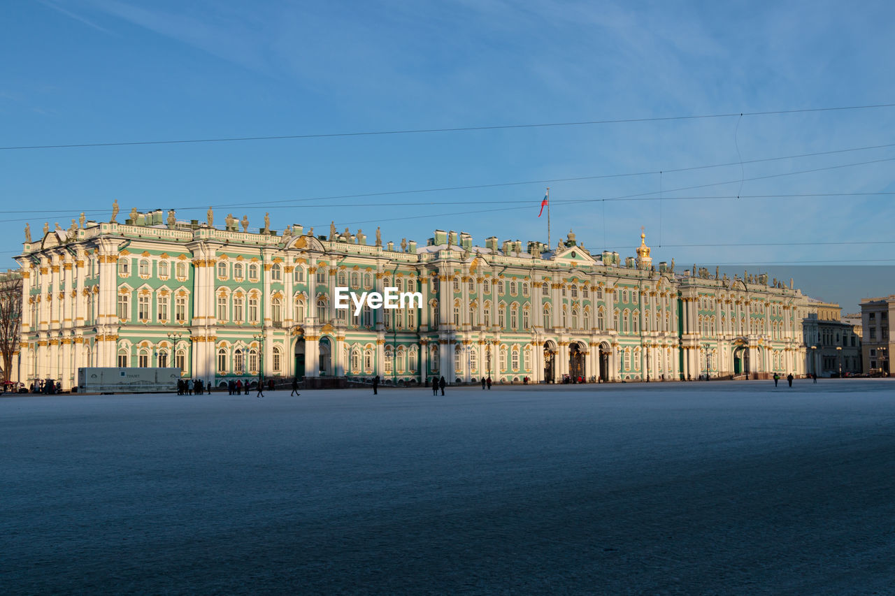 BUILDINGS IN CITY