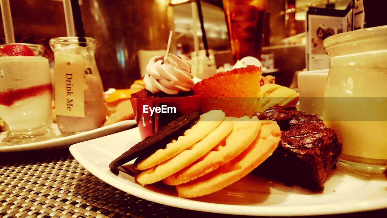 CLOSE-UP OF SERVED FOOD ON PLATE