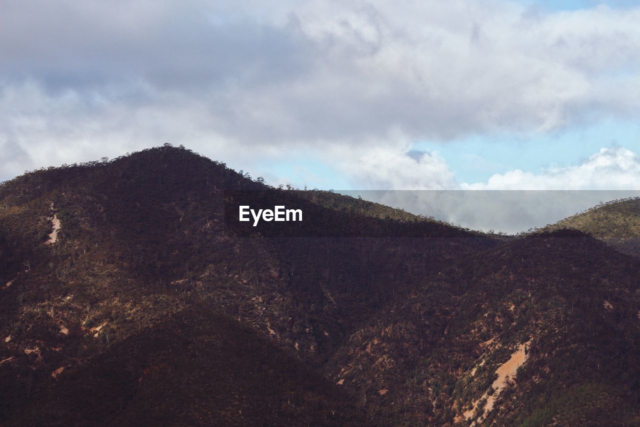 PANORAMIC VIEW OF MOUNTAINS AGAINST SKY