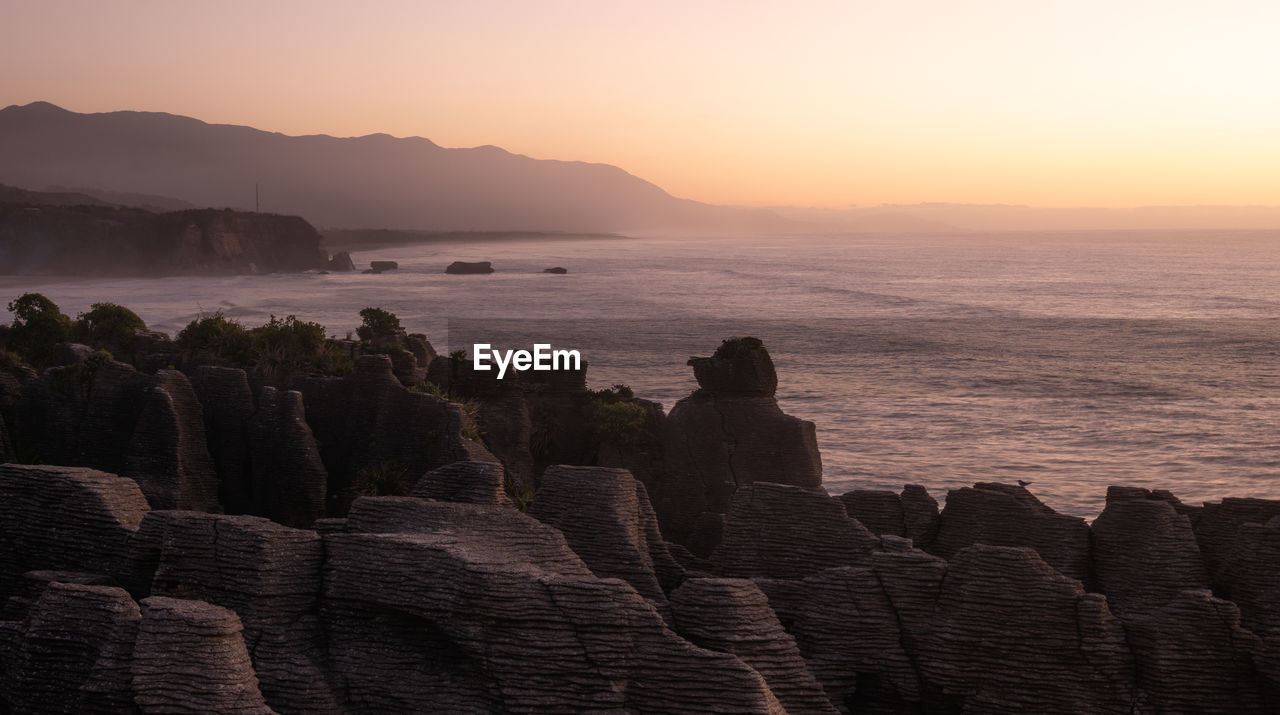 Unusual rock formations,oceans coast during sunset. punakaiki pancake rocks, west coast, new zealand