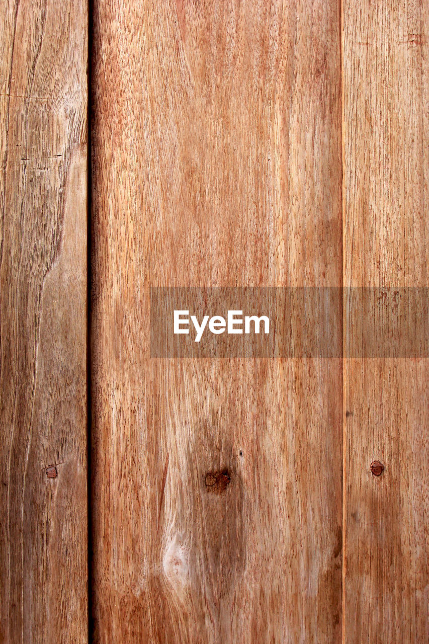 CLOSE-UP OF WOODEN PLANKS