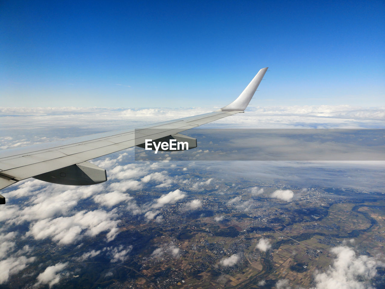 AERIAL VIEW OF AIRPLANE FLYING OVER LANDSCAPE