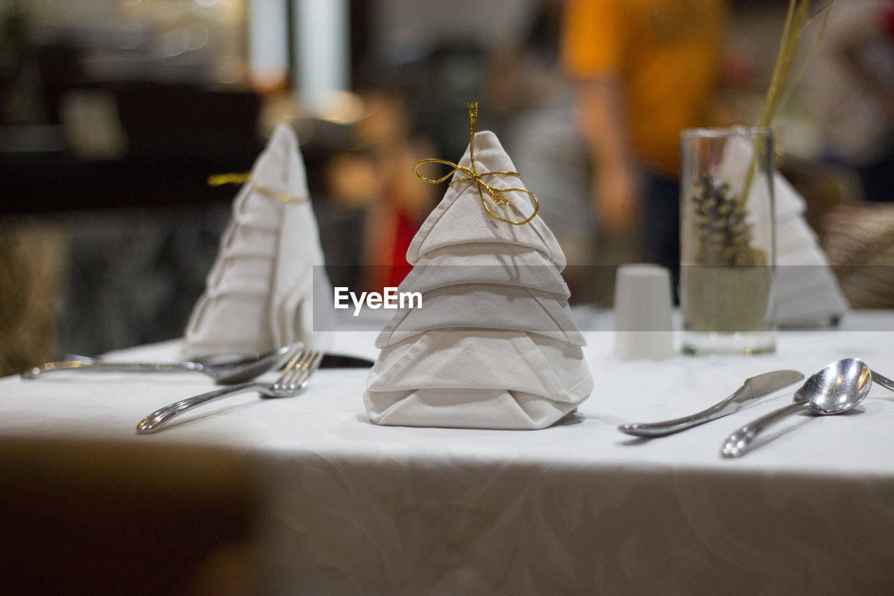 CLOSE-UP OF CAKE ON TABLE AGAINST WHITE BACKGROUND