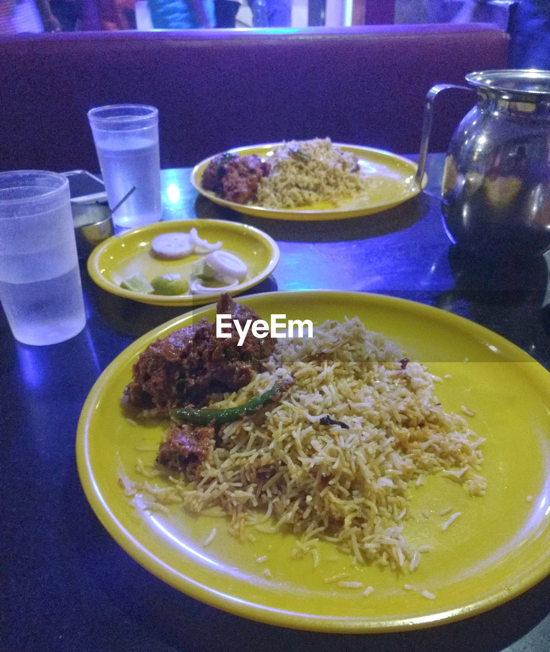 HIGH ANGLE VIEW OF FOOD SERVED IN PLATE ON TABLE