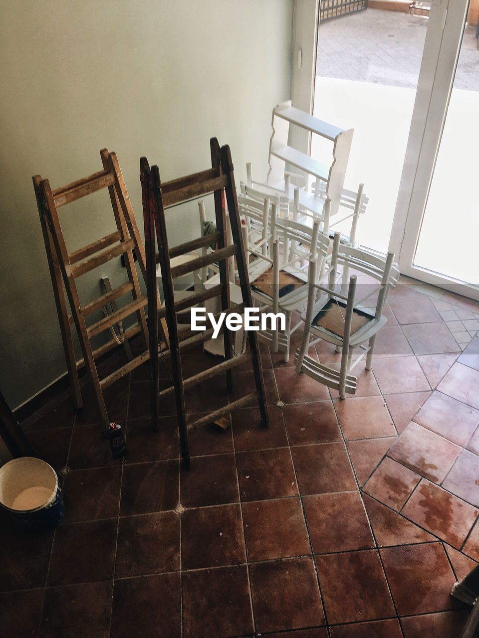 EMPTY CHAIRS ON TABLE AT HOME