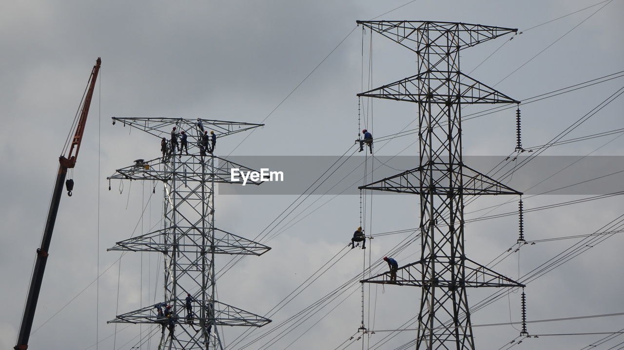 Heroic workers on duty 70m above sea level.