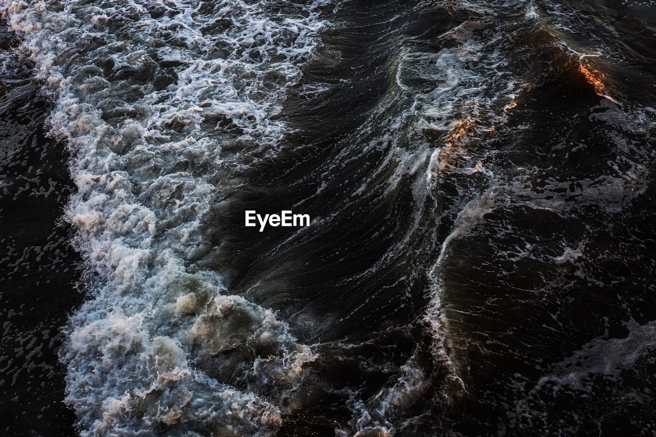 FULL FRAME SHOT OF WATER FLOWING THROUGH ROCKS