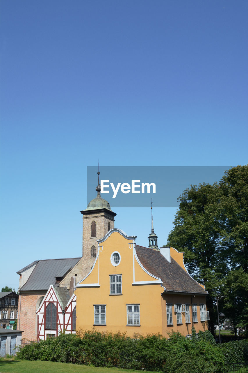 VIEW OF CHURCH AGAINST BUILDING