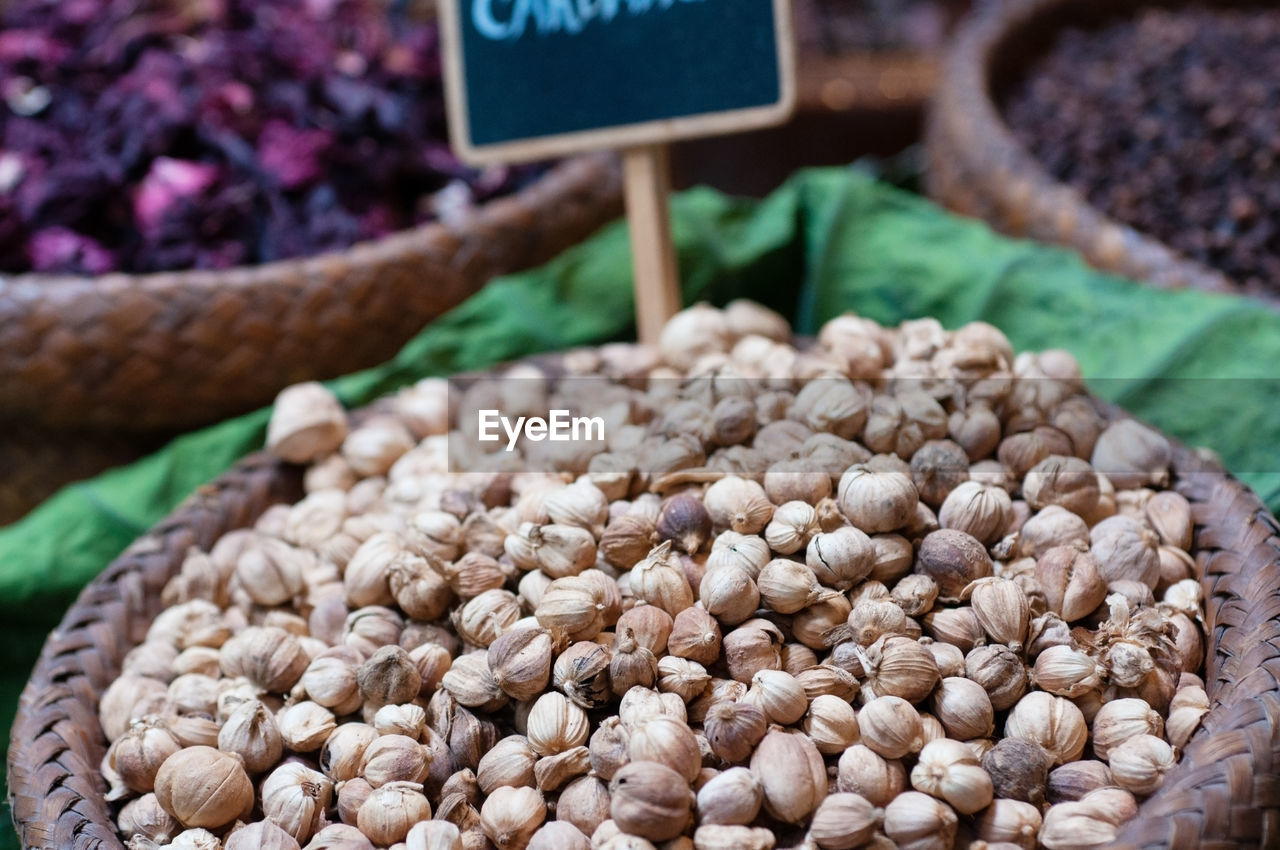 CLOSE-UP OF ONIONS FOR SALE IN MARKET