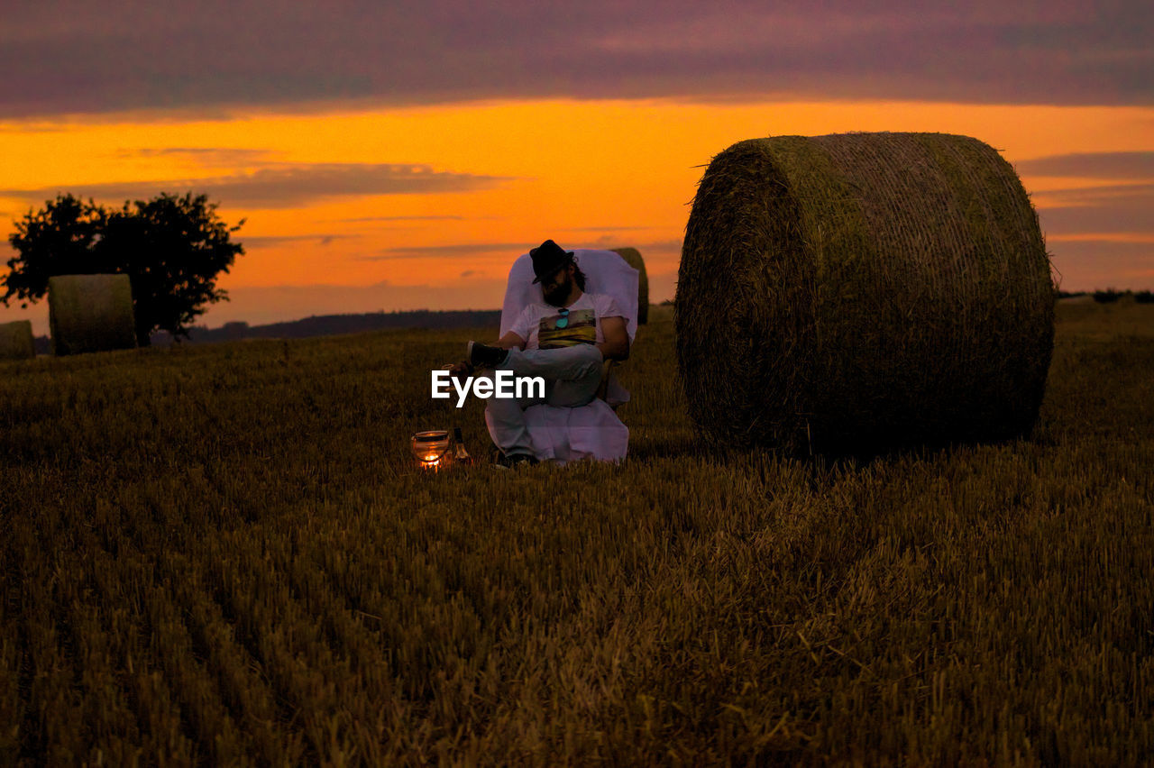 SCENIC VIEW OF FIELD AT SUNSET