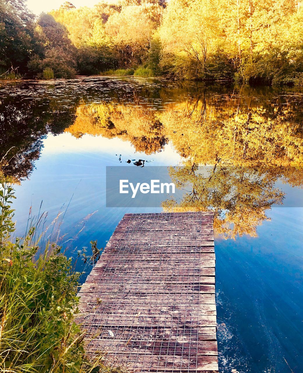 HIGH ANGLE VIEW OF PIER BY LAKE