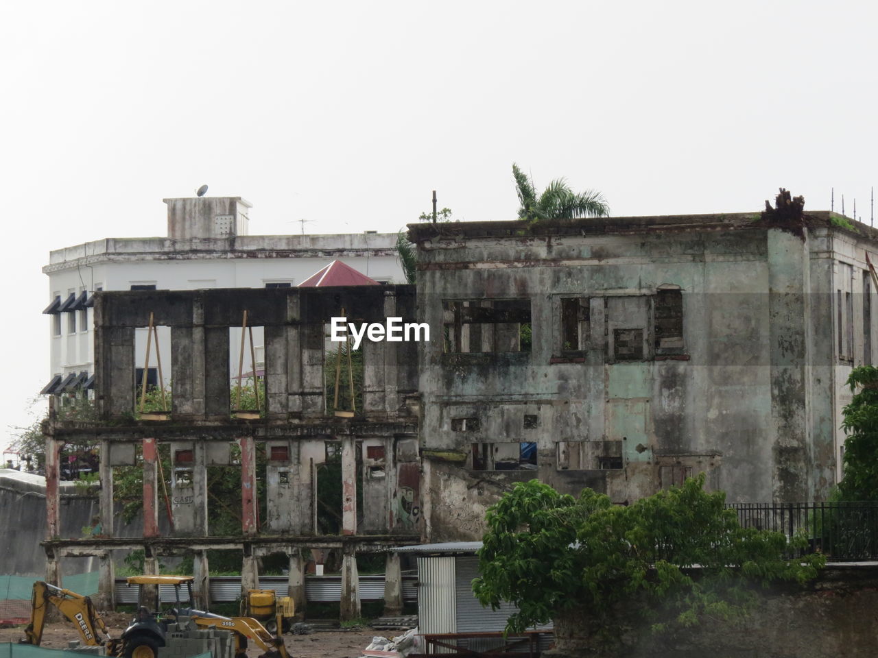 VIEW OF BUILT STRUCTURE AGAINST CLEAR SKY