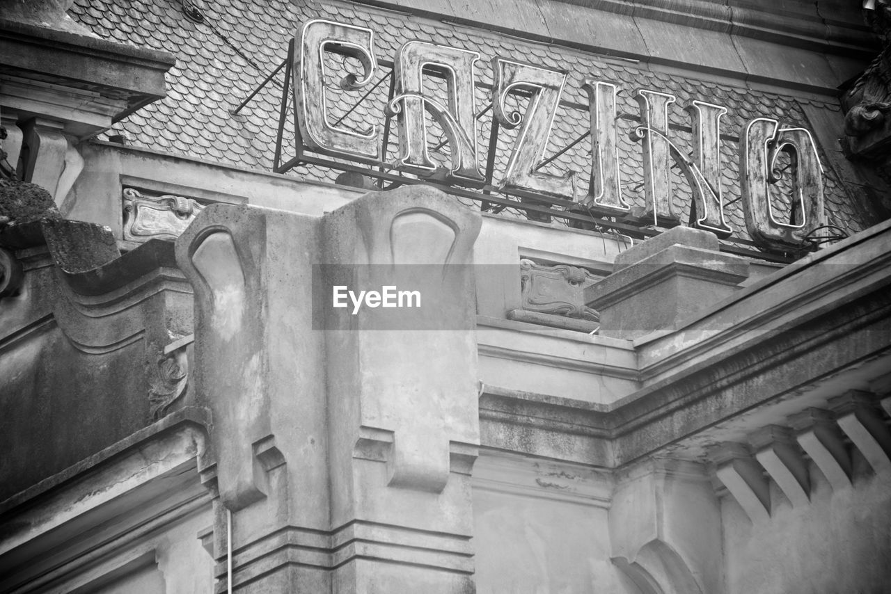 LOW ANGLE VIEW OF STATUES ON BUILDING