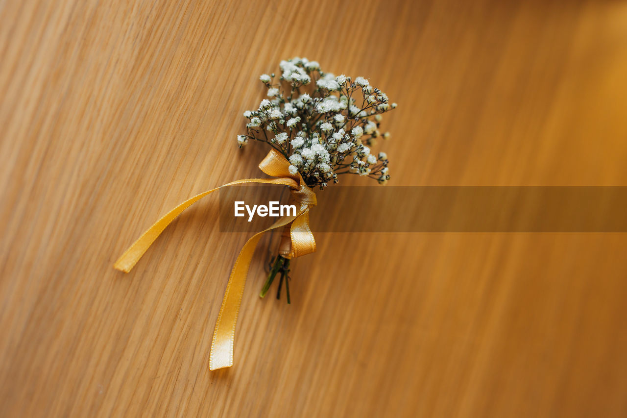 CLOSE-UP OF FLOWER ON TABLE