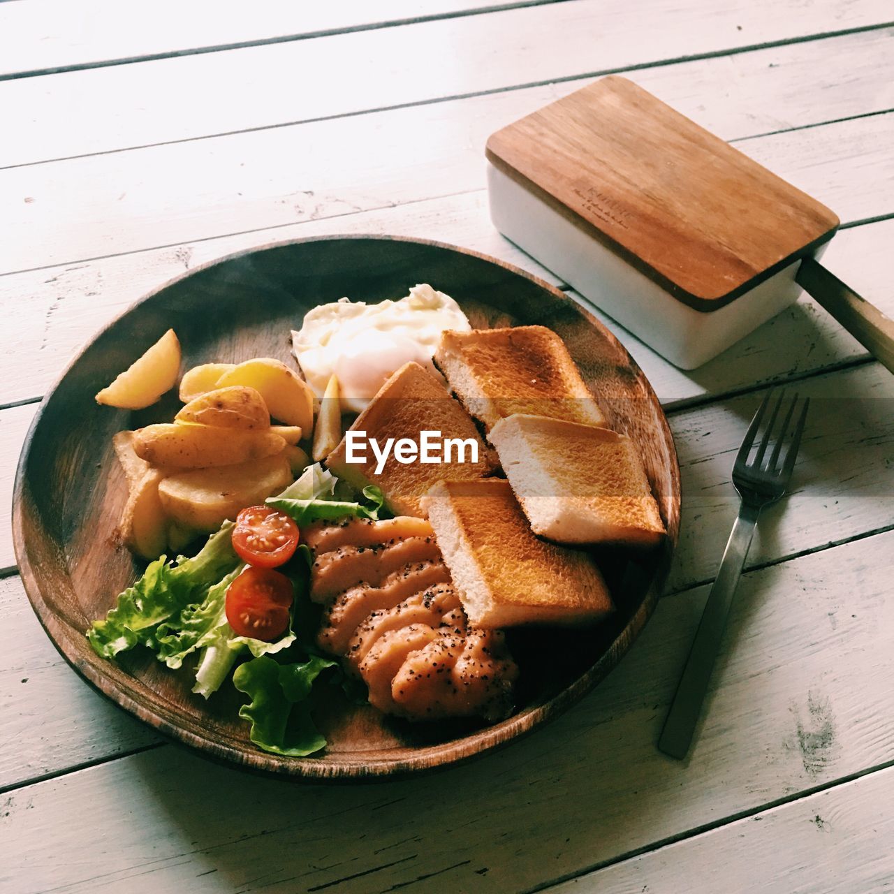 CLOSE-UP OF MEAT ON TABLE