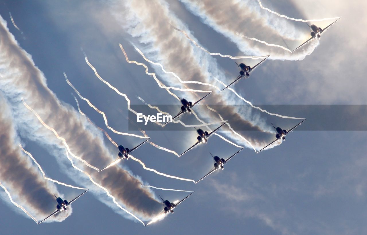 LOW ANGLE VIEW OF AIRSHOW