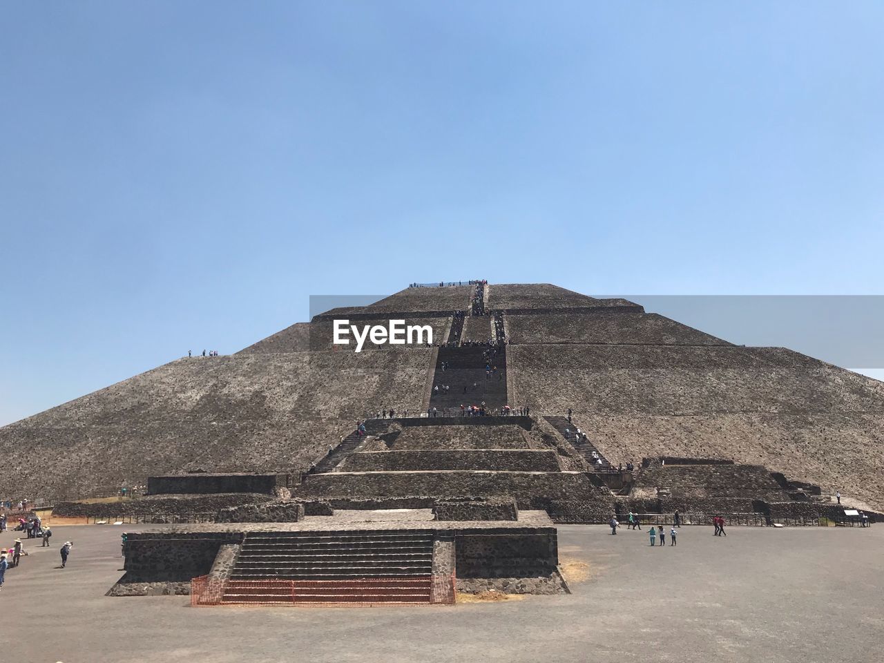 Pyramid of the sun, constructed 200 ad, teotihuacan, mexico  