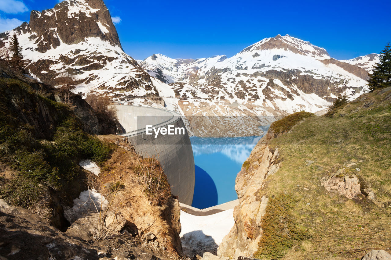 SCENIC VIEW OF SNOWCAPPED MOUNTAINS AGAINST SKY DURING WINTER