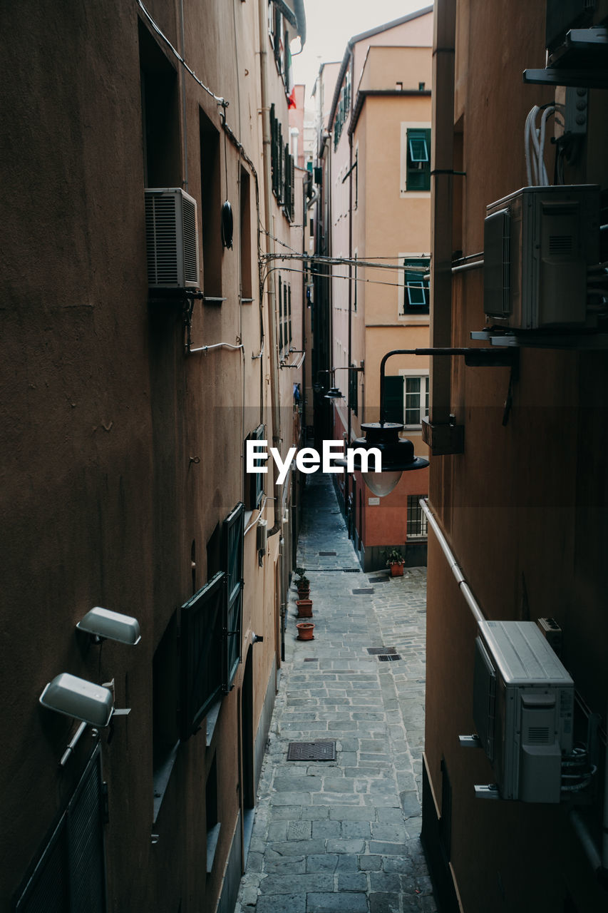 Narrow alley amidst buildings in city