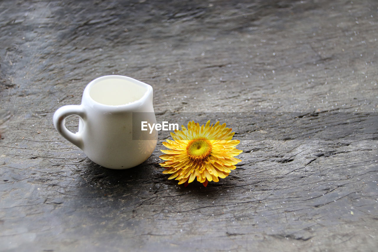 HIGH ANGLE VIEW OF COFFEE ON TABLE AT HOME