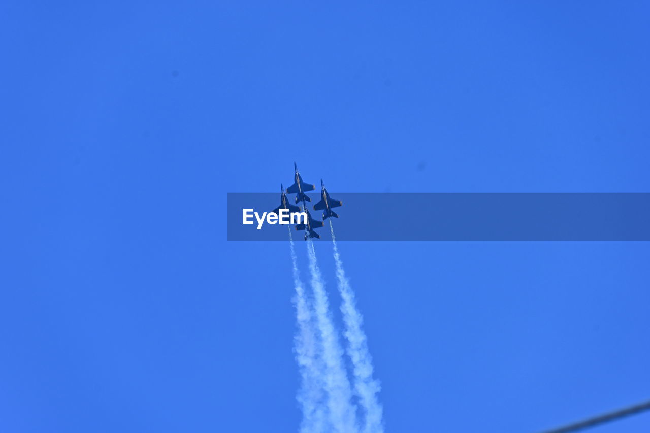 sky, air vehicle, airplane, transportation, air show, blue, mode of transportation, vapor trail, flying, low angle view, on the move, clear sky, motion, nature, cloud, smoke, no people, fighter plane, day, plane, speed, mid-air, outdoors, copy space, sunny, military airplane, wing