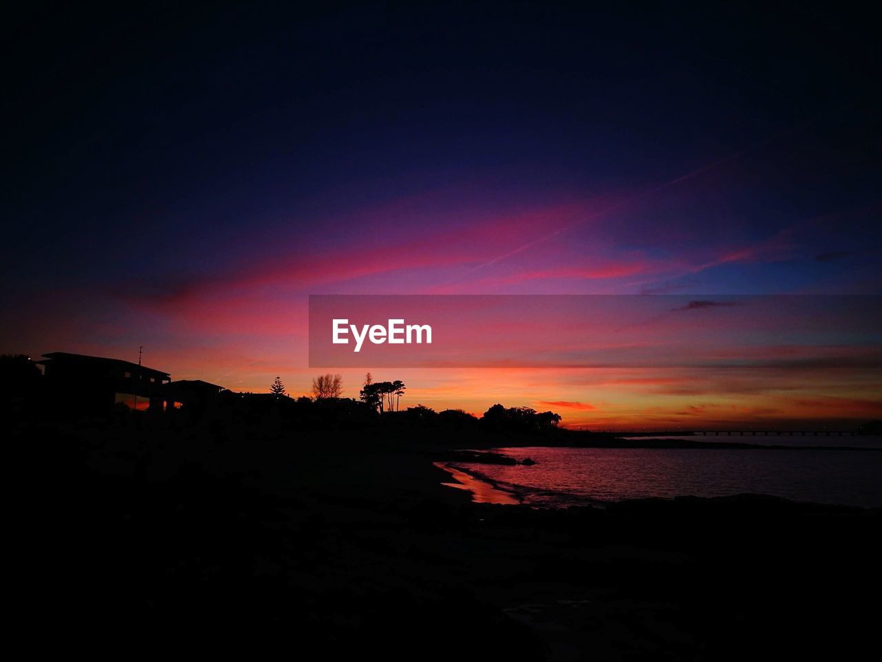 SCENIC VIEW OF SEA AGAINST ORANGE SKY