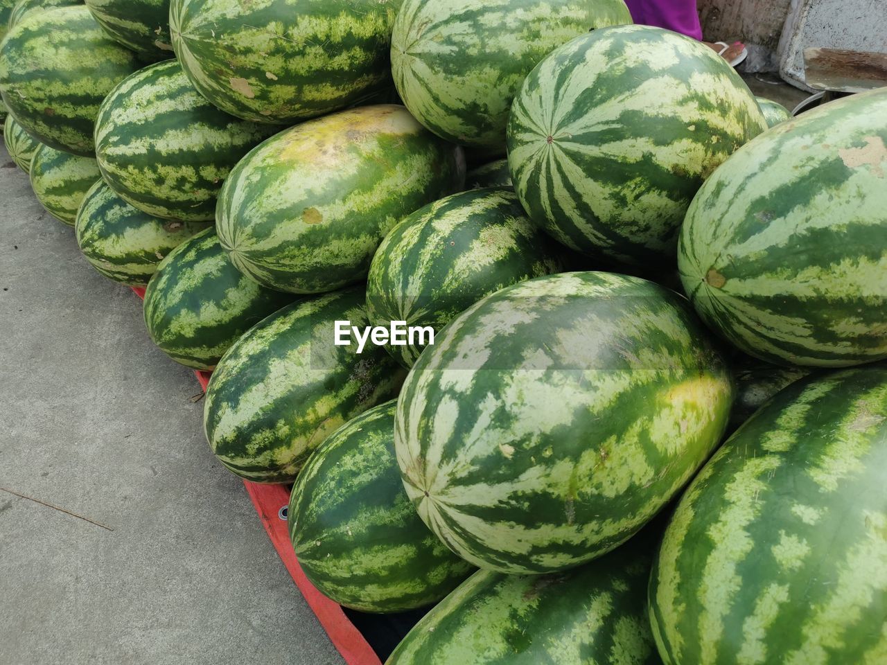 CLOSE-UP OF FRUITS FOR SALE IN MARKET