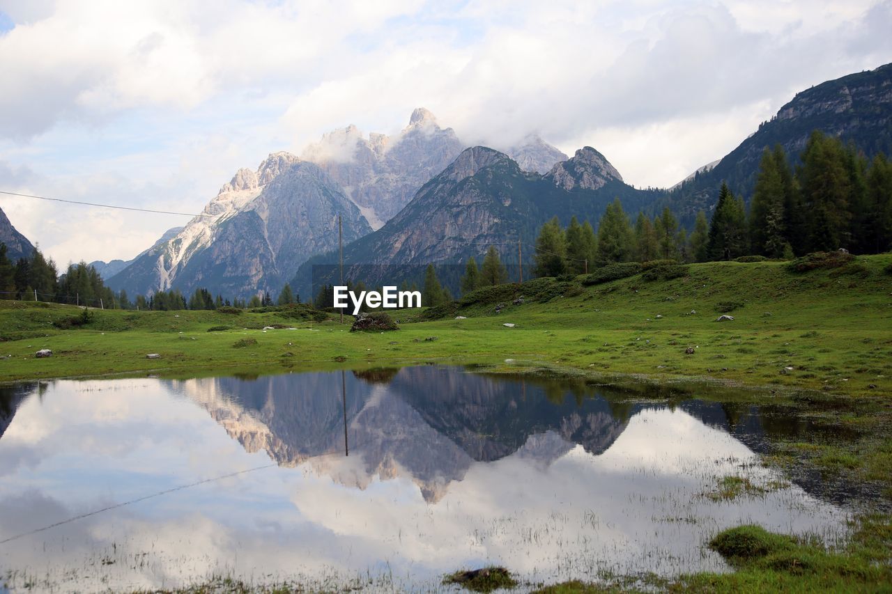 PANORAMIC VIEW OF LAKE BY MOUNTAINS AGAINST SKY