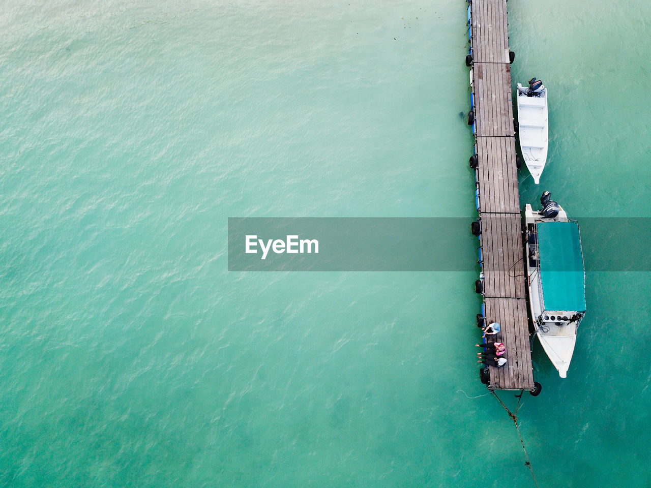 HIGH ANGLE VIEW OF PEOPLE ON SEA