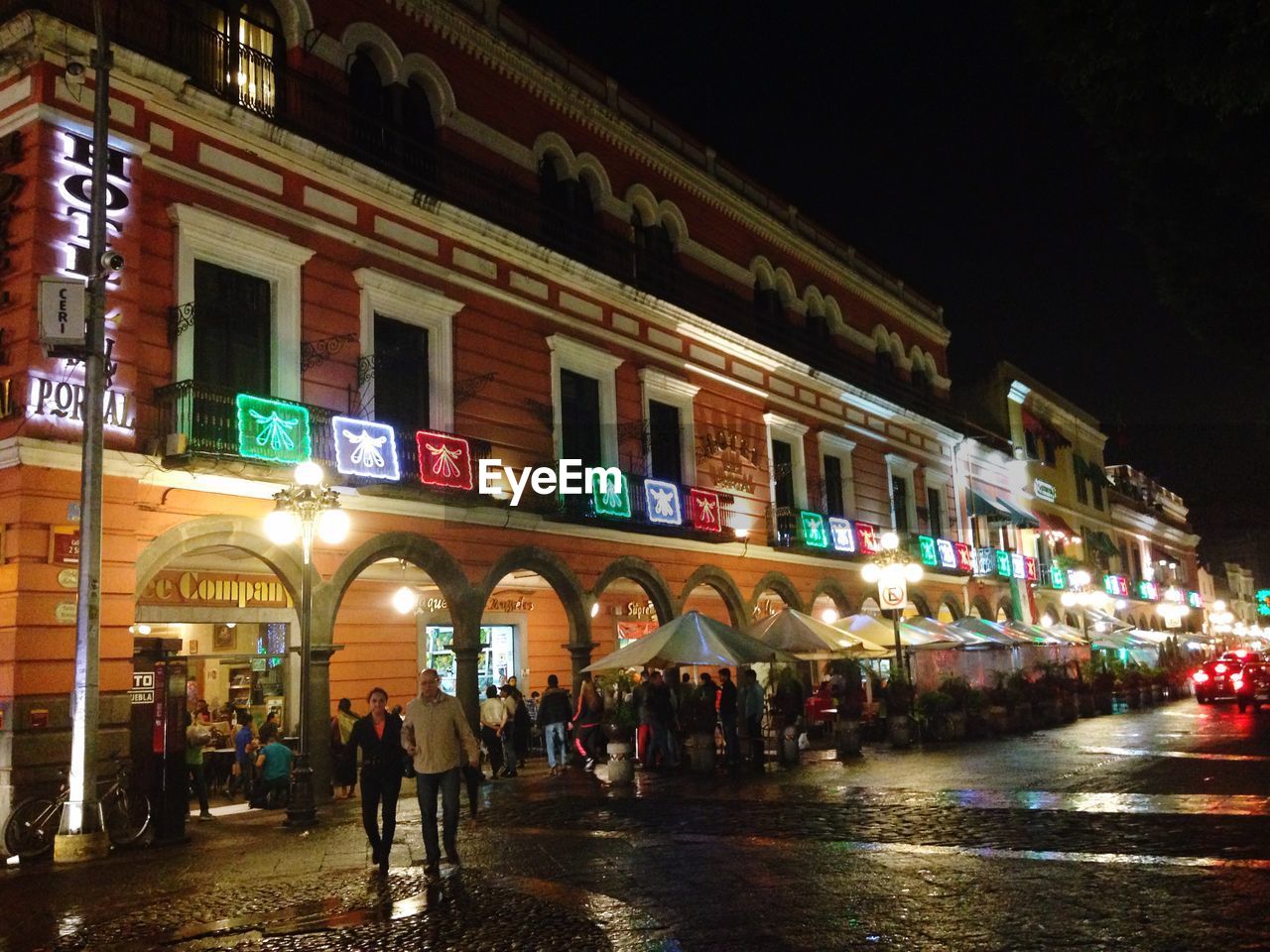 VIEW OF ILLUMINATED BUILDING AT NIGHT