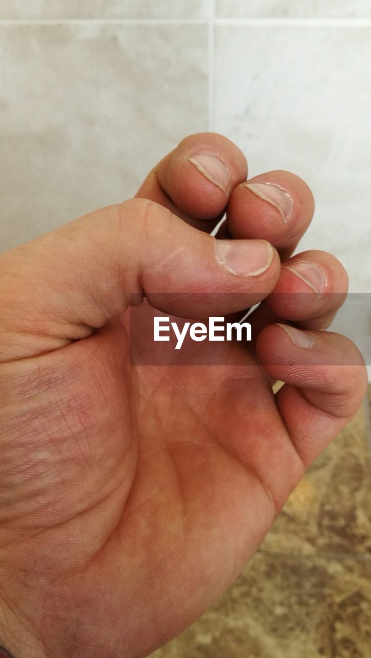 CLOSE-UP OF MAN HAND WITH BABY