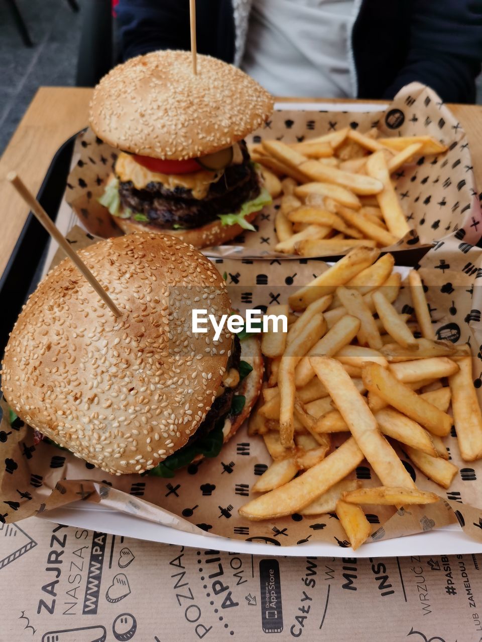 HIGH ANGLE VIEW OF BURGER AND FRIES ON TABLE