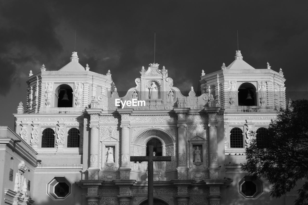 LOW ANGLE VIEW OF CATHEDRAL AGAINST SKY