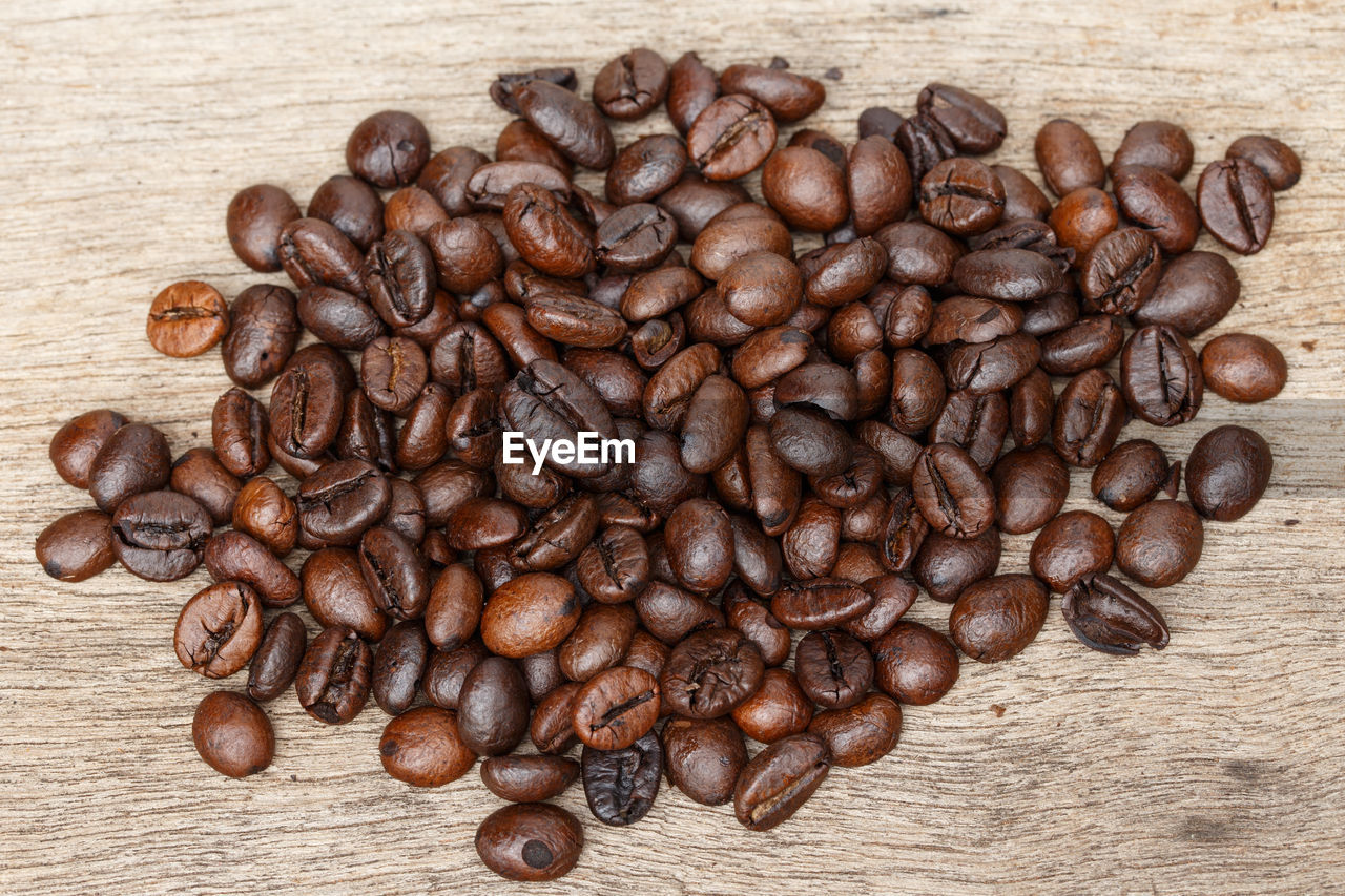 CLOSE-UP OF COFFEE BEANS ON TABLE