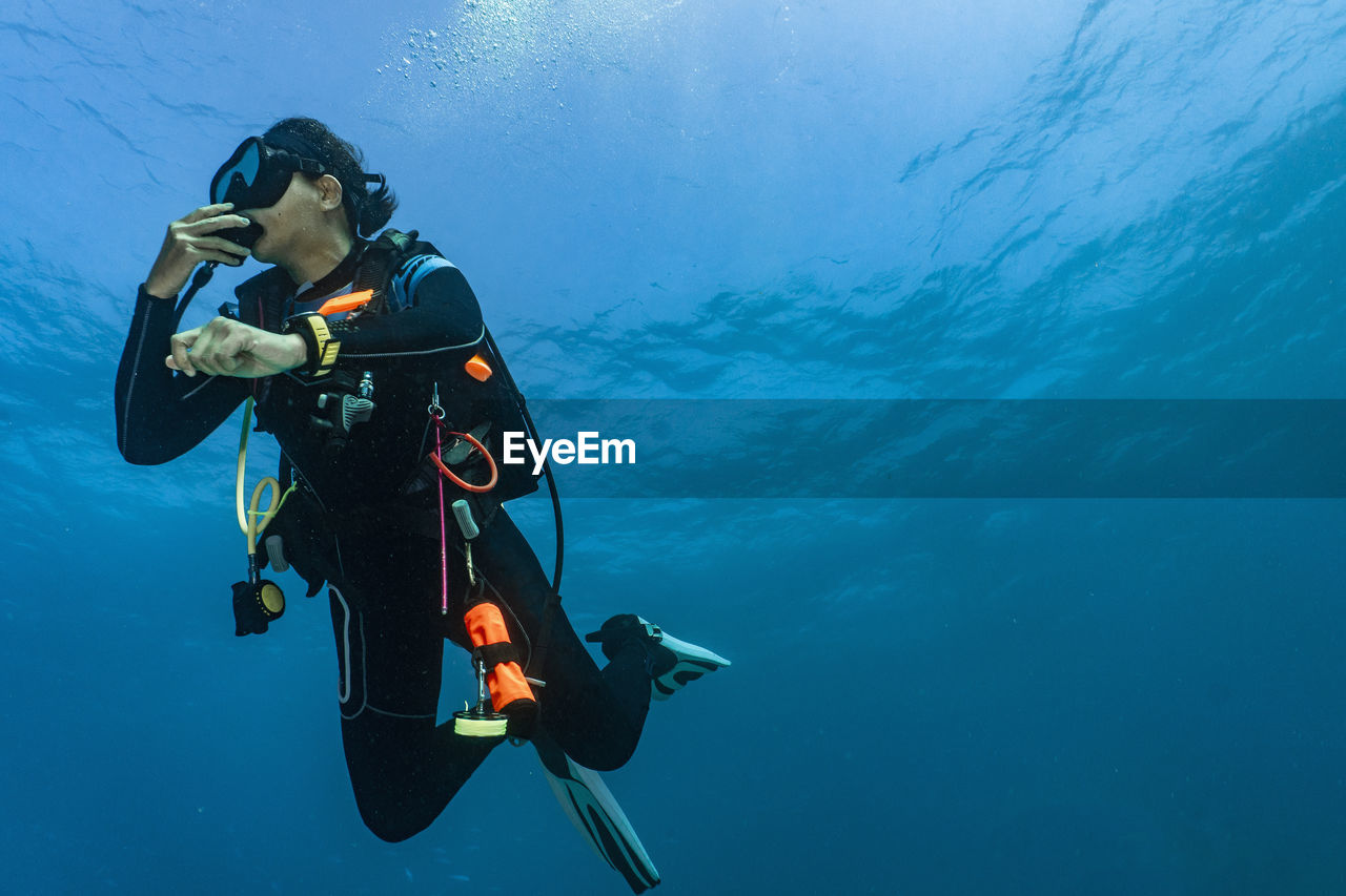 Female diver performing a safety stop in 5meters depth in australia