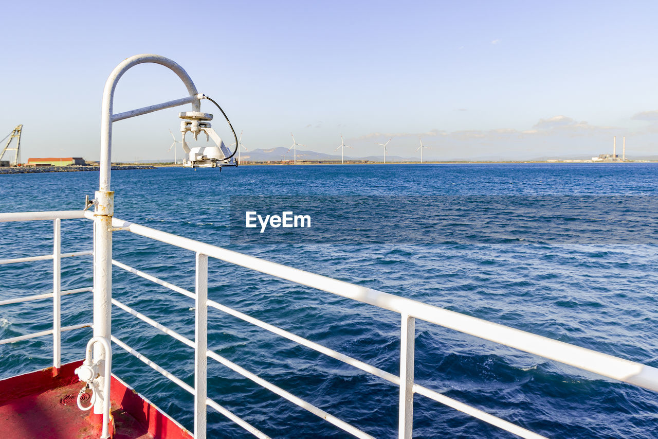 VIEW OF SHIP SAILING IN SEA AGAINST SKY