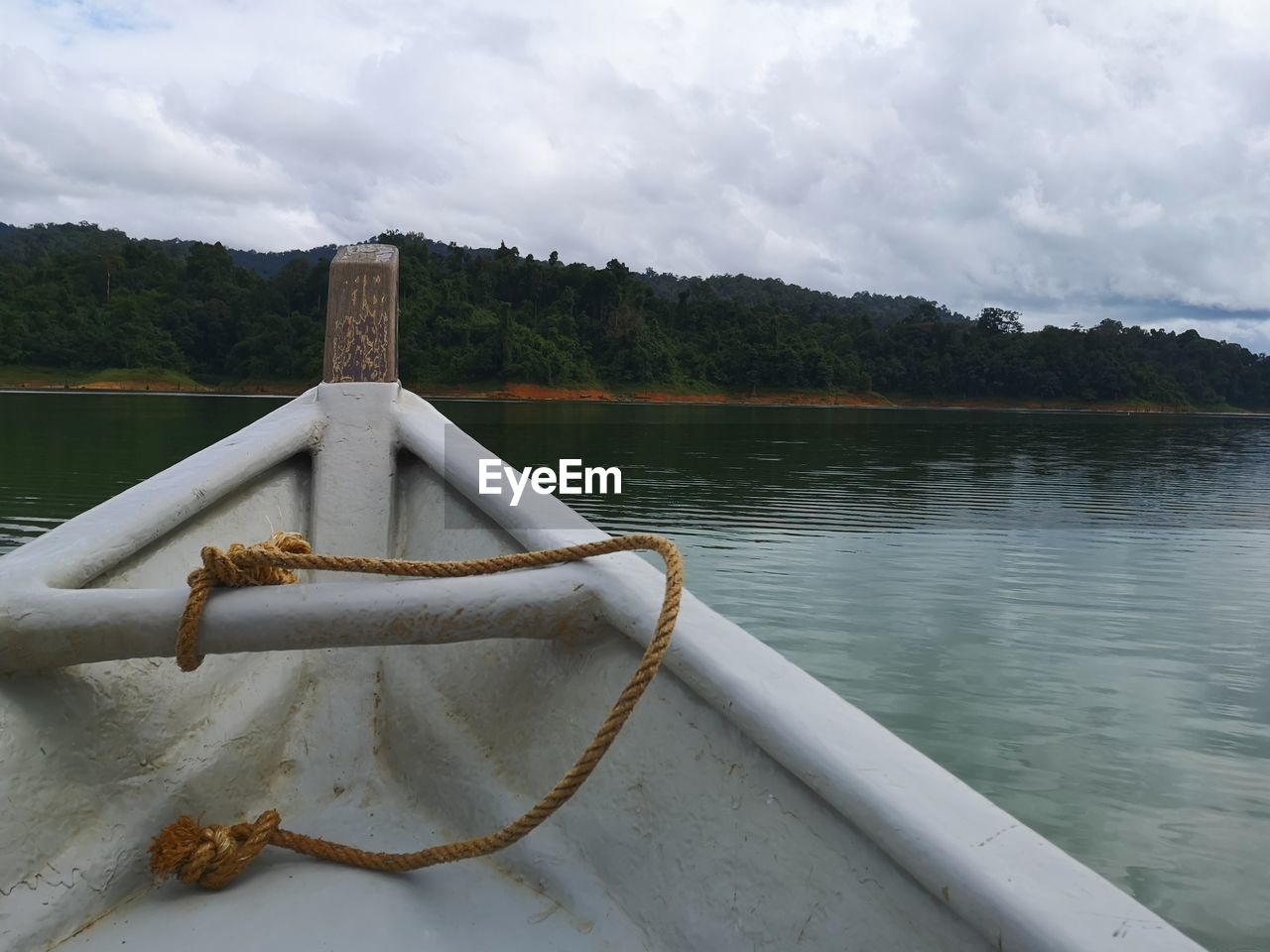 VIEW OF BOAT ON LAKE AGAINST SKY