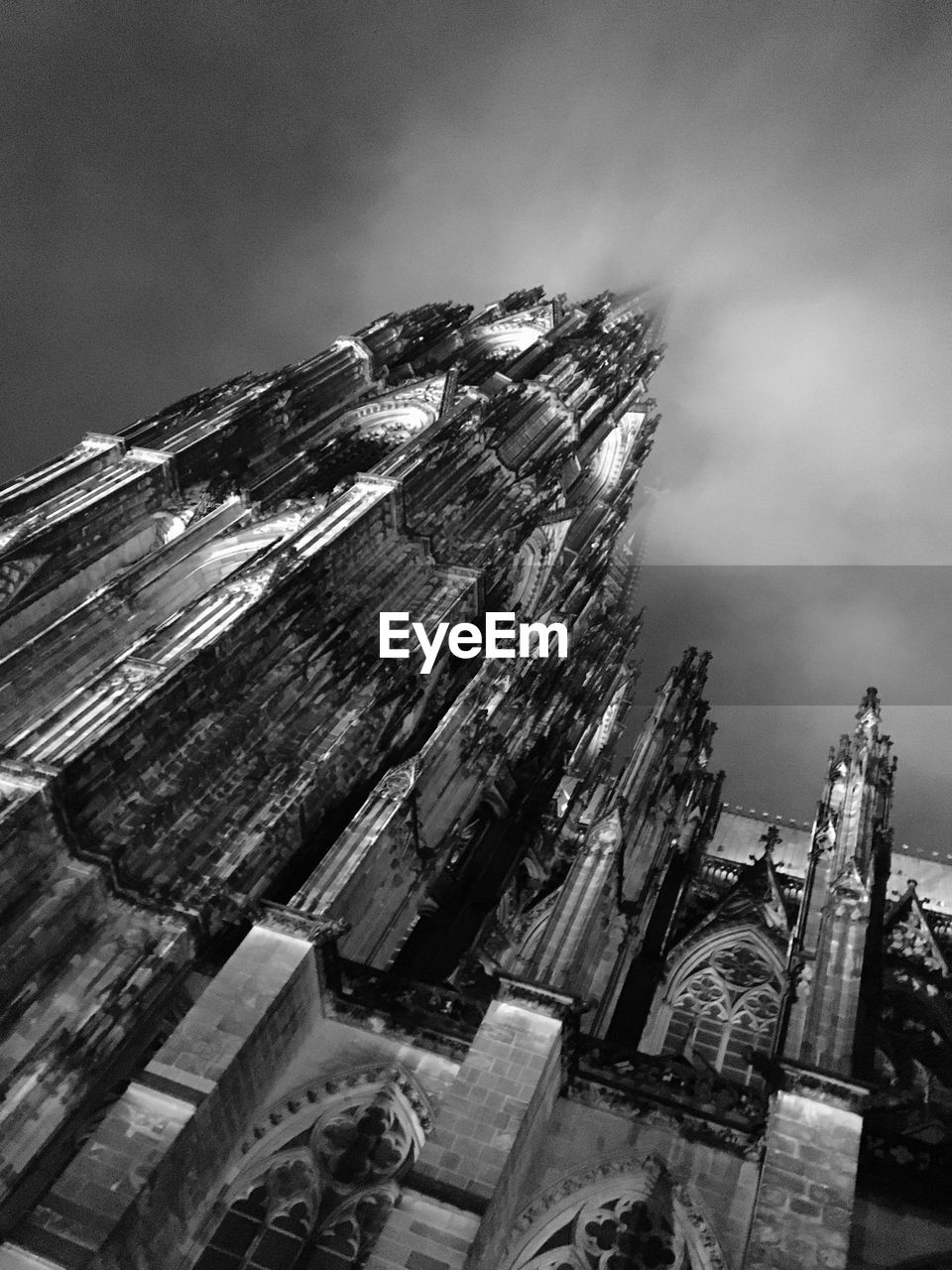 Low angle view of the cologne cathedral against cloudy sky