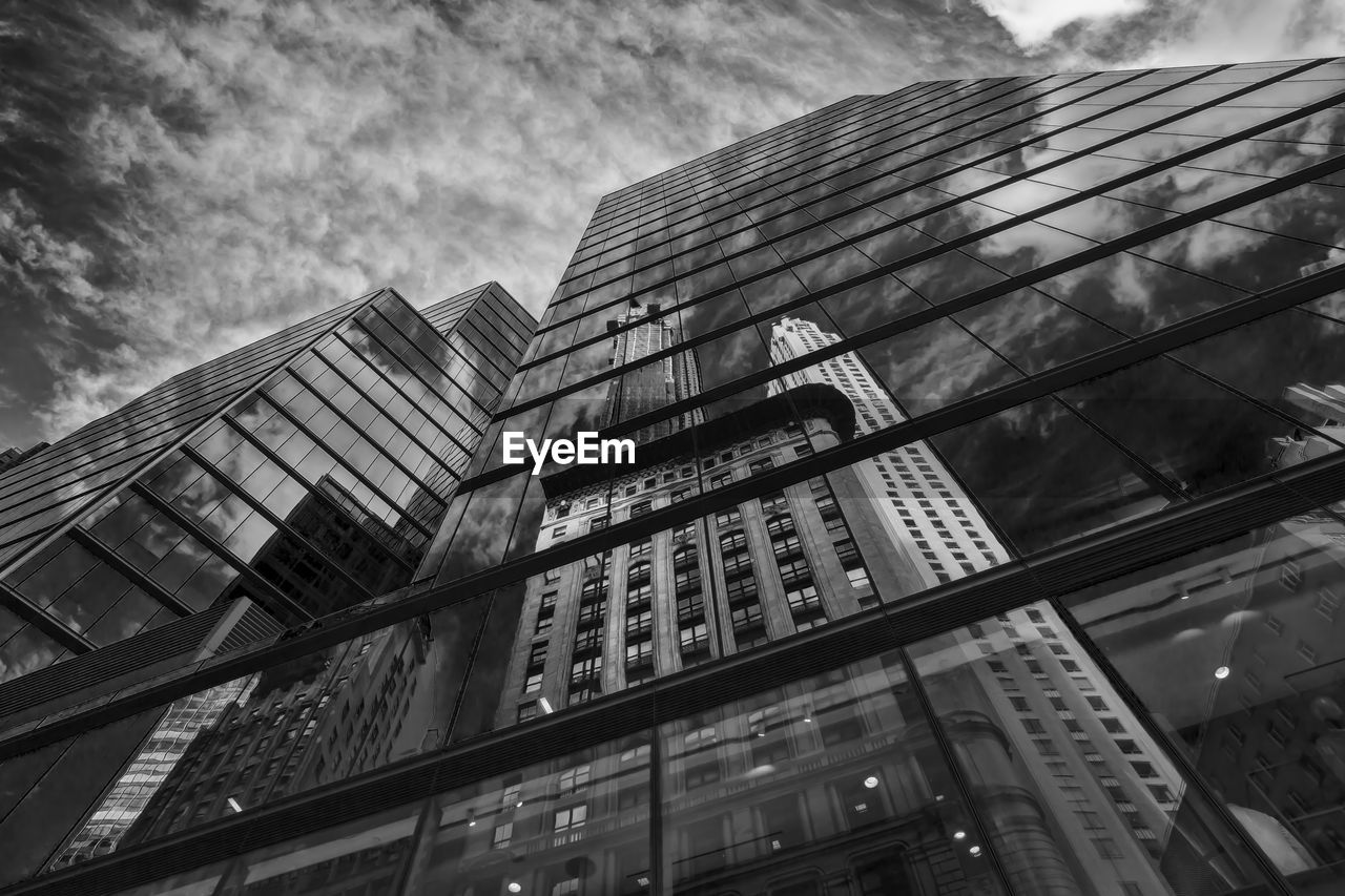 LOW ANGLE VIEW OF MODERN BUILDINGS AGAINST SKY IN CITY