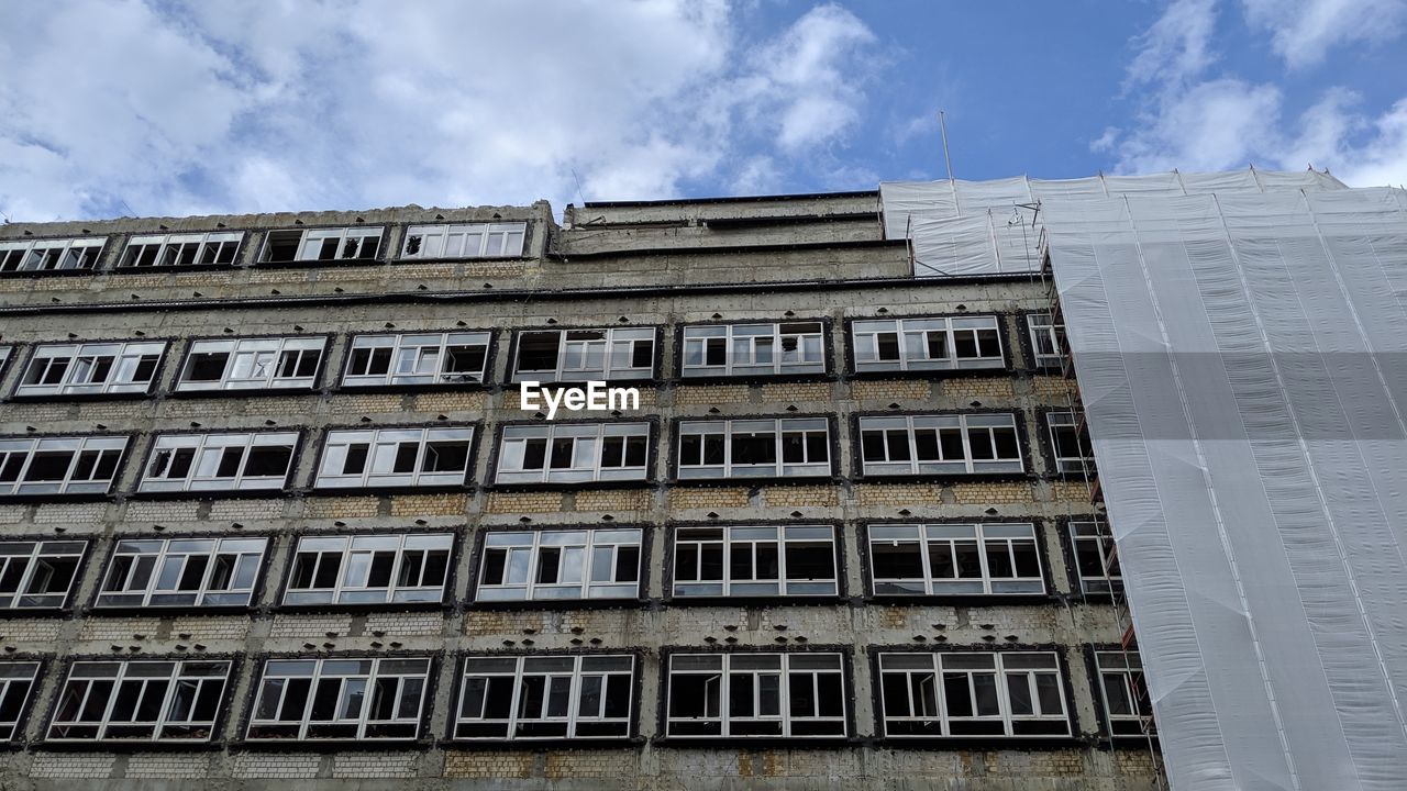 LOW ANGLE VIEW OF BUILDING