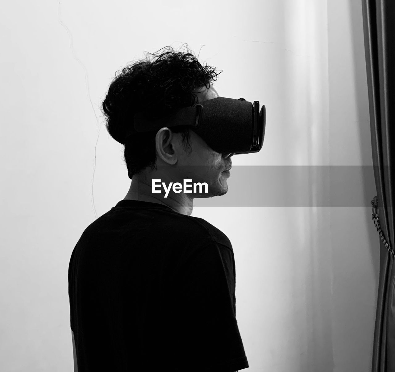 One men use vr cardboard with black and white color