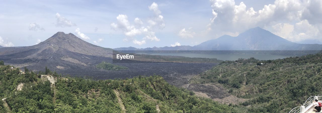 PANORAMIC VIEW OF LANDSCAPE AND MOUNTAINS AGAINST SKY