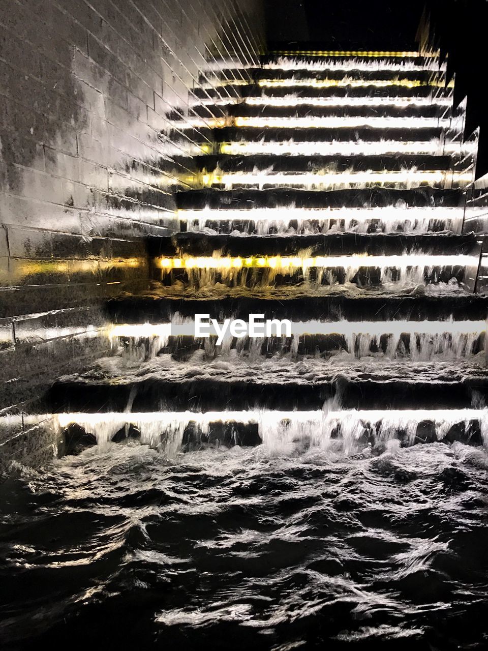 CLOSE-UP OF REFLECTION OF WATER IN PUDDLE